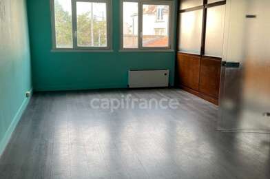 Local industriel 4 pièces 2950 €