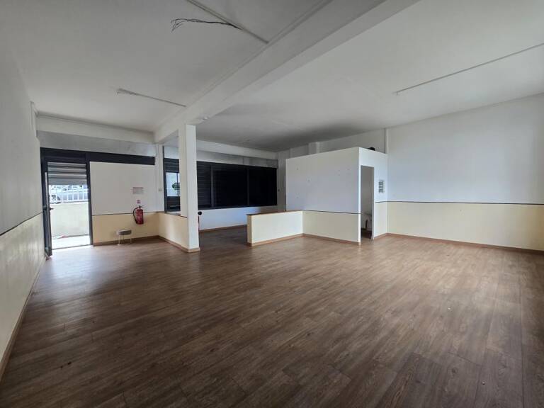 LOCAL COMMERCIAL -CENTRE- ETANG SALE LES HAUTS — photo 1