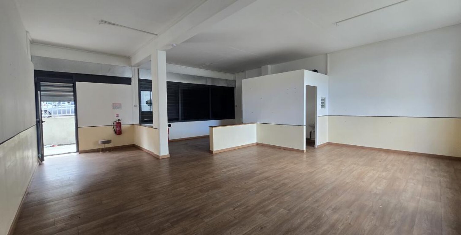 LOCAL COMMERCIAL -CENTRE- ETANG SALE LES HAUTS — photo 1