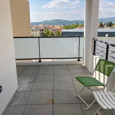Appartement 3 pièces 868 €