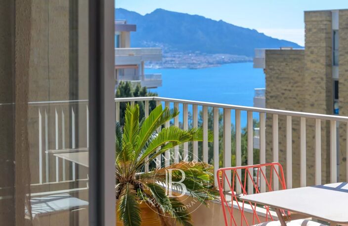 VENTE - MARSEILLE - 13007 - APPARTEMENT - TYPE 4 - VUE MER — photo 3