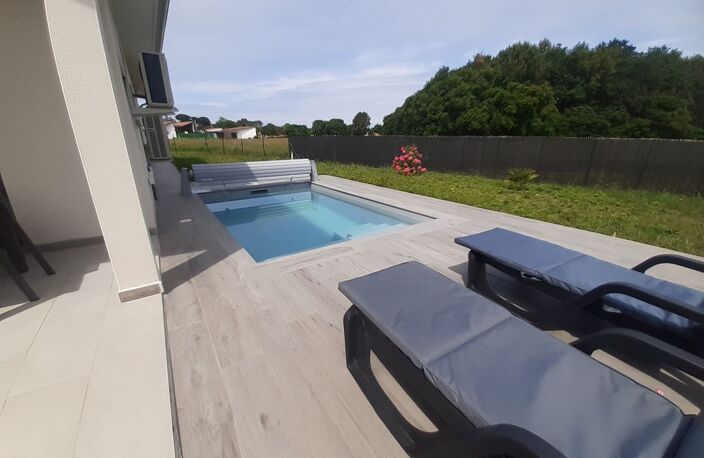 Maison contemporaine avec pisicine — photo 3