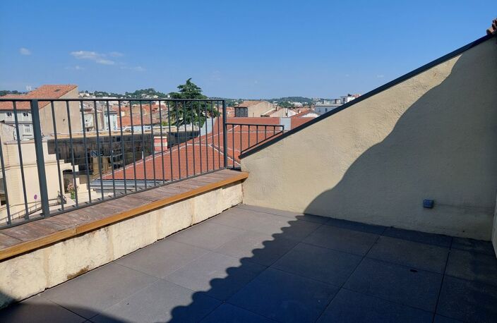Duplex traversant avec terrasse — photo 2