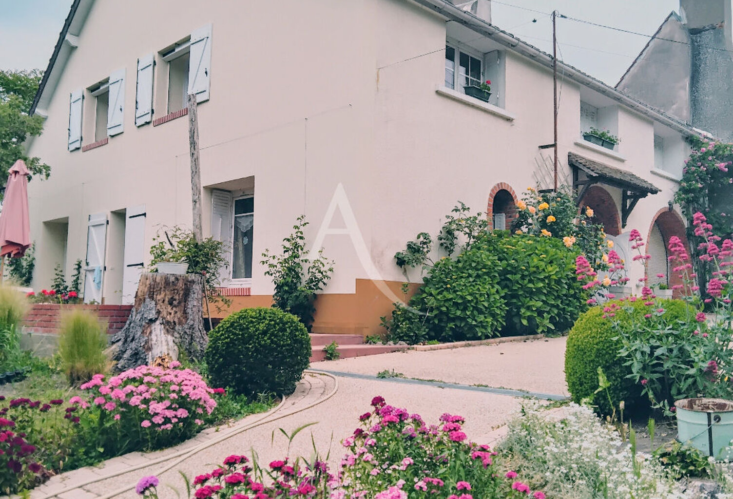 Maison ancienne bord de Loire Saint Denis de L'Hôtel. — photo 1