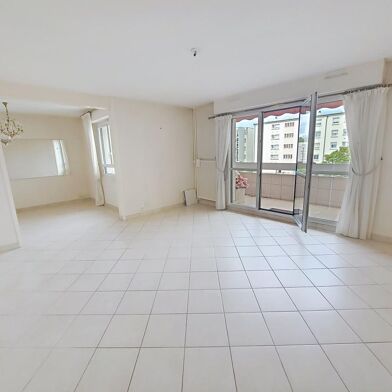 Appartement 6 pièces 182400 €