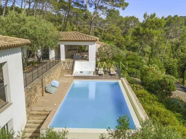Villa contemporaine d’architecte avec piscine et vue panoramique — photo du bien
