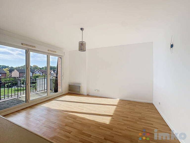 Appartement T2 sur LEERS avec balcon et 2 places de parking — photo 1