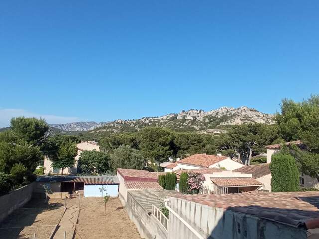 Maison À Vendre T4 Traversante de 105 m² avec jardin de 400 m² vue dégagée secteur Sormiou — photo du bien