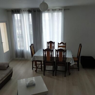 Appartement 4 pièces 700 €