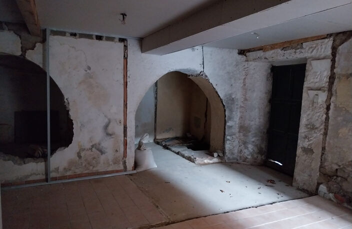 MAISON DE VILLAGE A FINIR DE RENOVER T3 DE 70 M2 AVEC GRENIE — photo 2