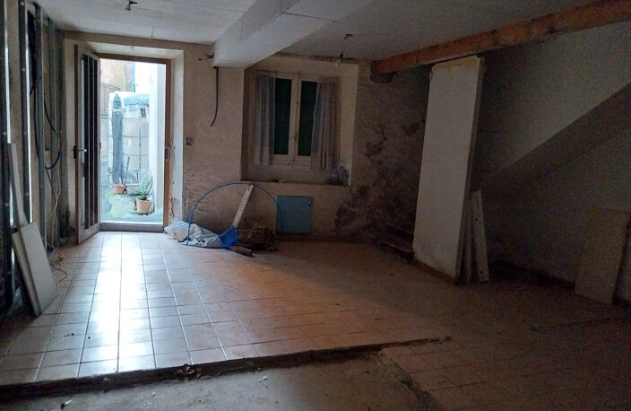 MAISON DE VILLAGE A FINIR DE RENOVER T3 DE 70 M2 AVEC GRENIE — photo 3