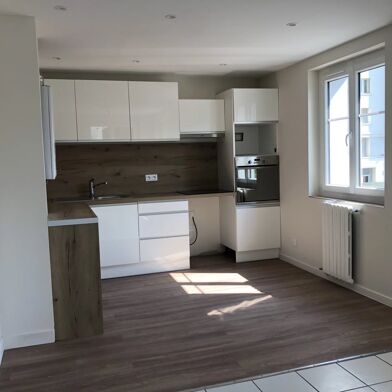 Appartement 4 pièces 990 €