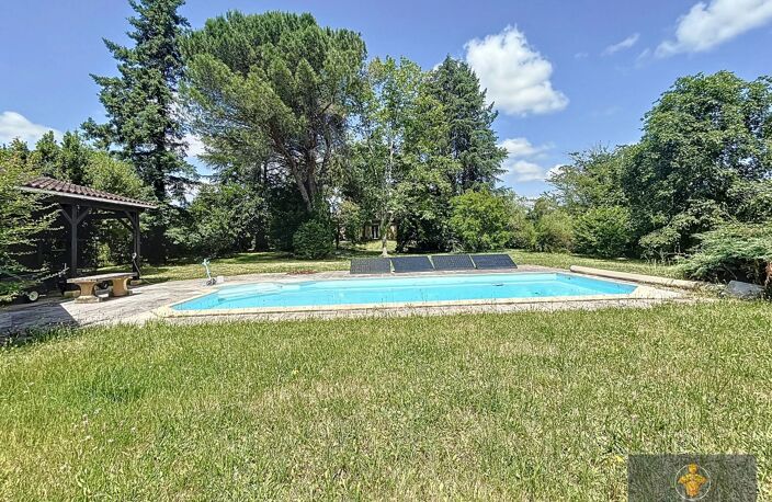 DEMEURE + MAISON DE GARDIEN + PISCINE — photo 3