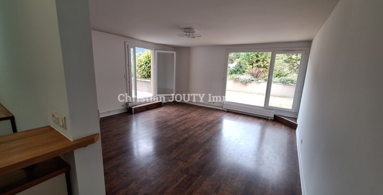 F4 — photo 1