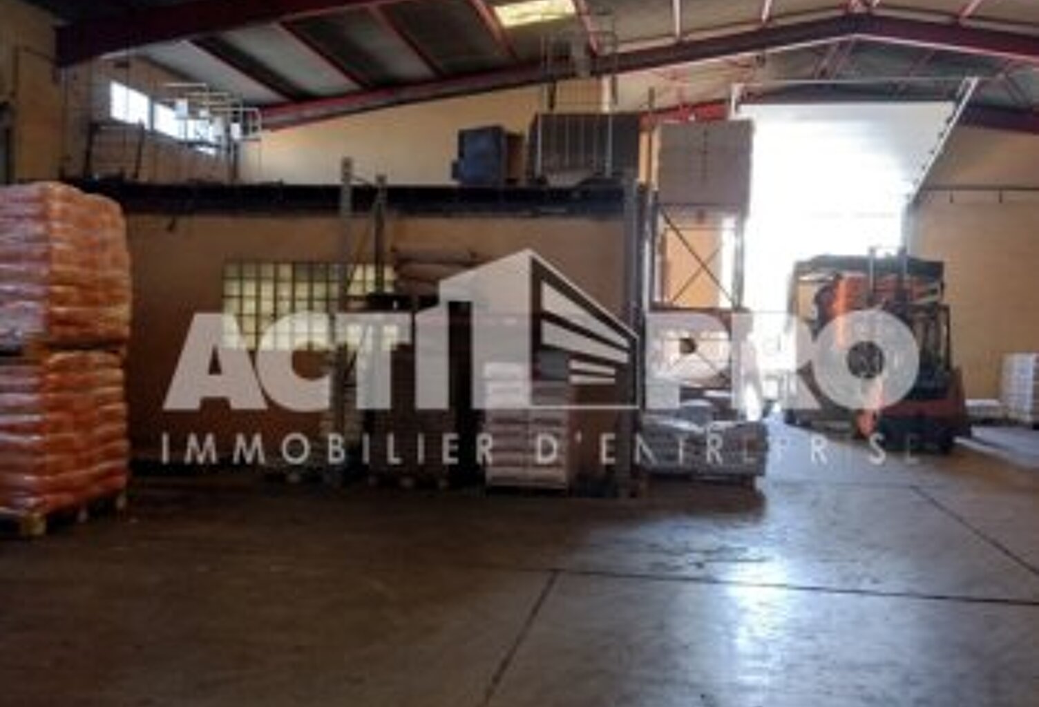 Entrepot à louer — photo 1