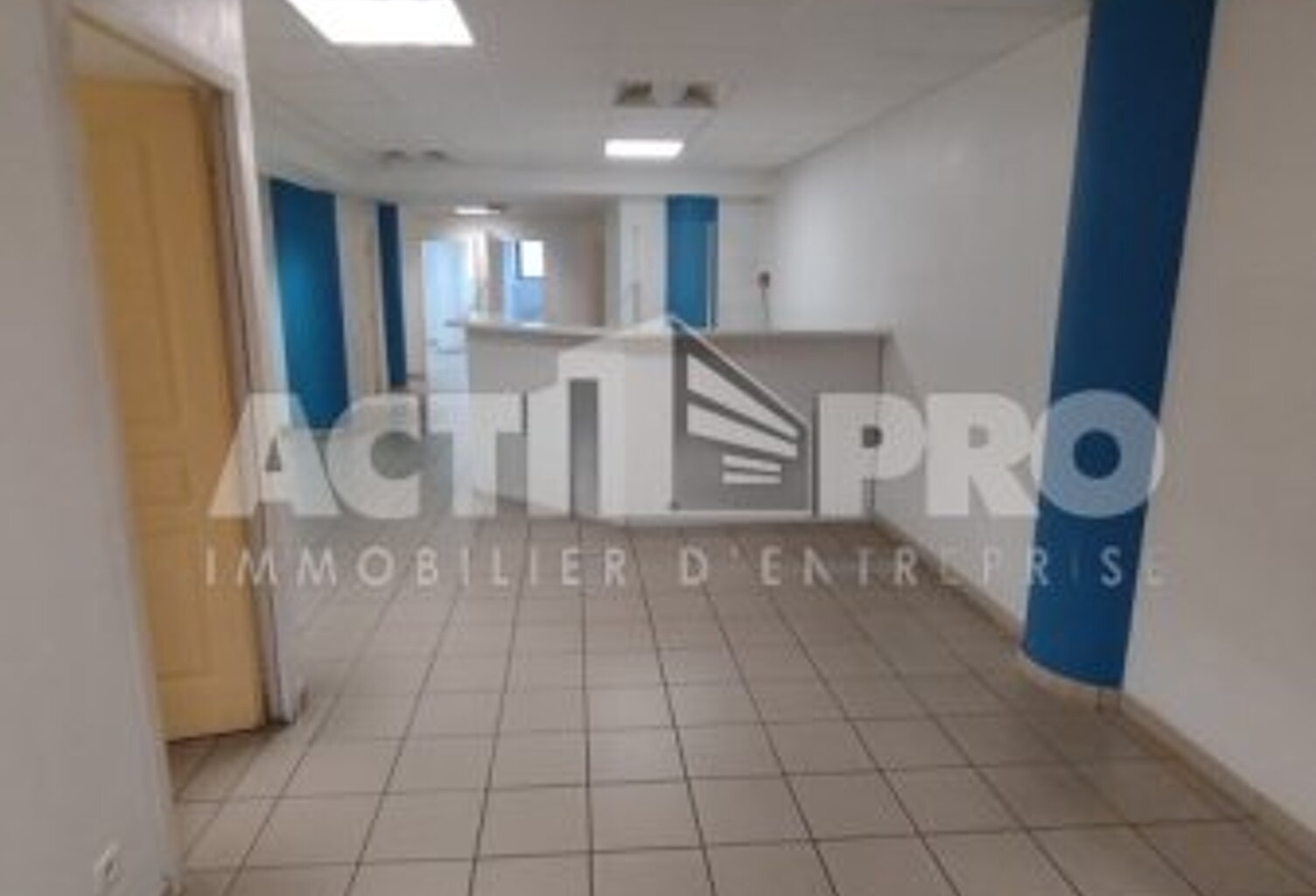 Bureaux à louer — photo 1