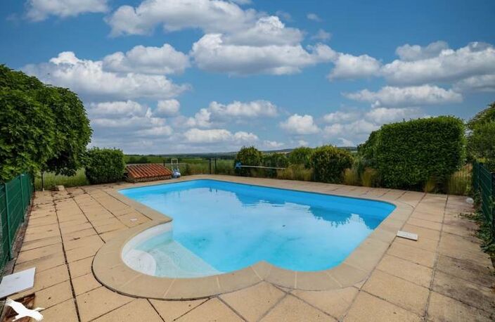 Vente maison 8 pièces 318 m² Berneuil (16480) — photo 2