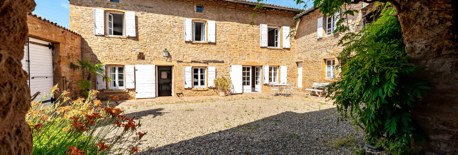 Maison 10 Pièces 360 m² à vendre à Porte des Pierres Dorées (69400)