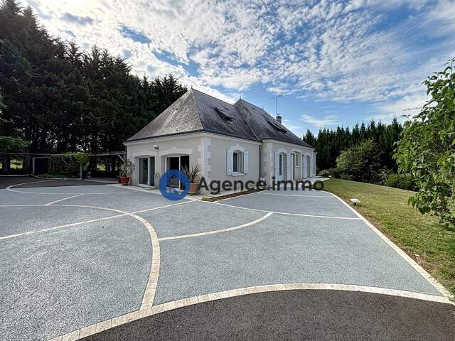 Maison à vendre Saint-Antoine-du-Rocher — photo du bien