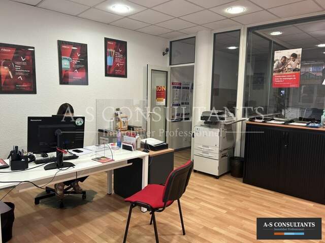 BUREAUX/LOCAUX PRO à louer — photo du bien
