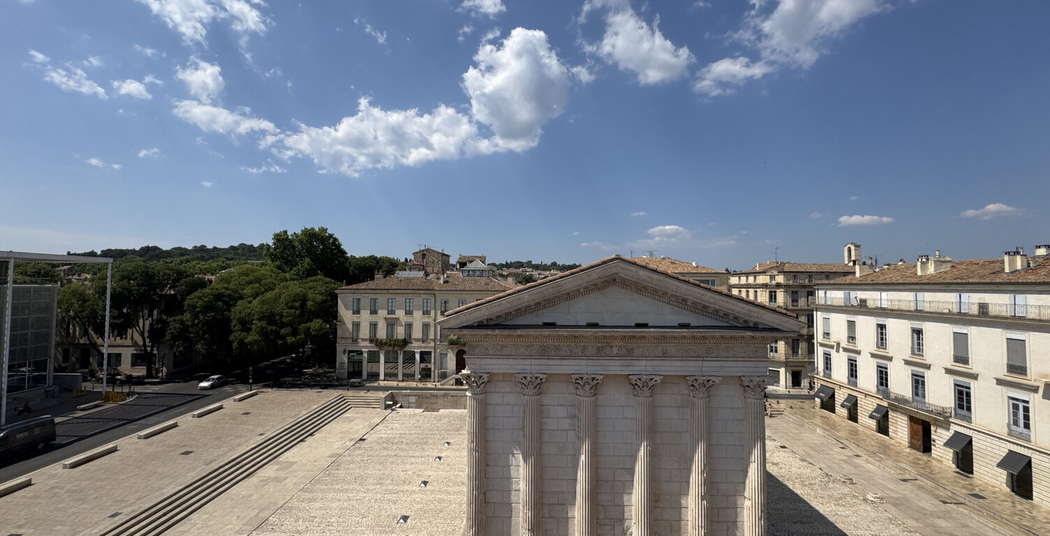NIMES MAISON CARREE Appartement en duplex 4 pièces 106 m2 av — photo 1