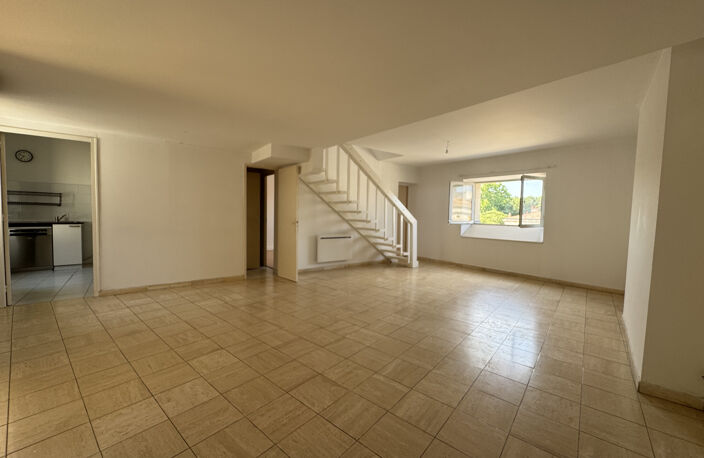 NIMES MAISON CARREE Appartement en duplex 4 pièces 106 m2 av — photo 2