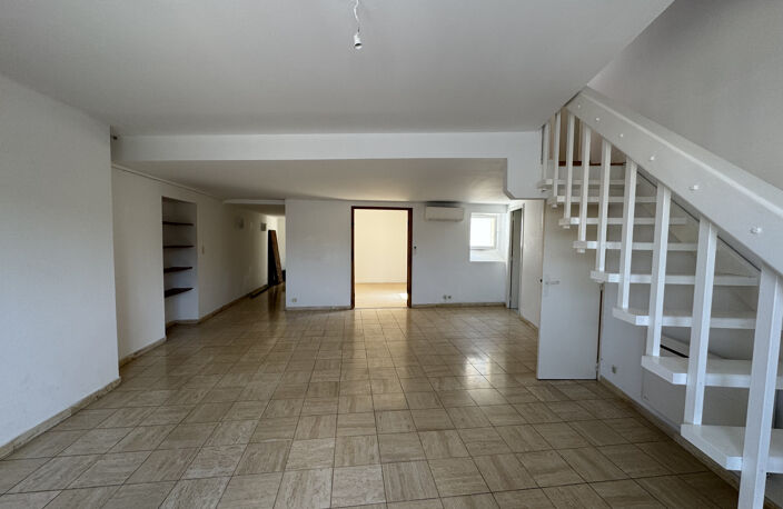 NIMES MAISON CARREE Appartement en duplex 4 pièces 106 m2 av — photo 3