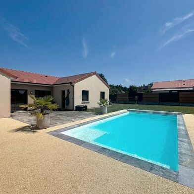 Maison 5 pièces 365700 €