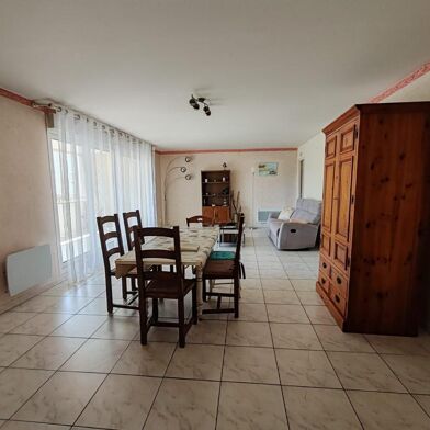 Appartement 4 pièces 890 €