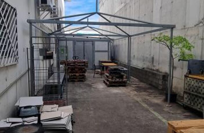 A LOUER ENTREPOT DE 1500M² LE PORT — photo 2