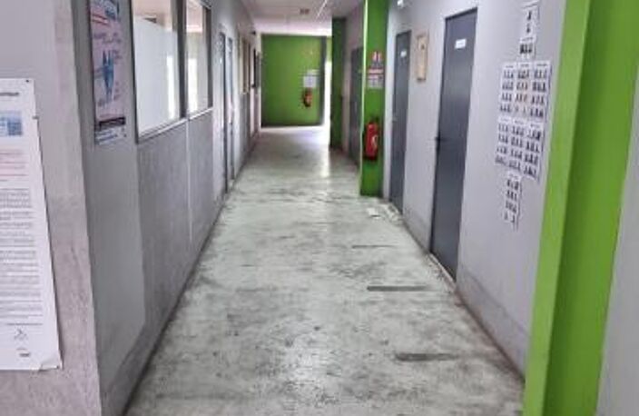 A LOUER ENTREPOT DE 1500M² LE PORT — photo 4