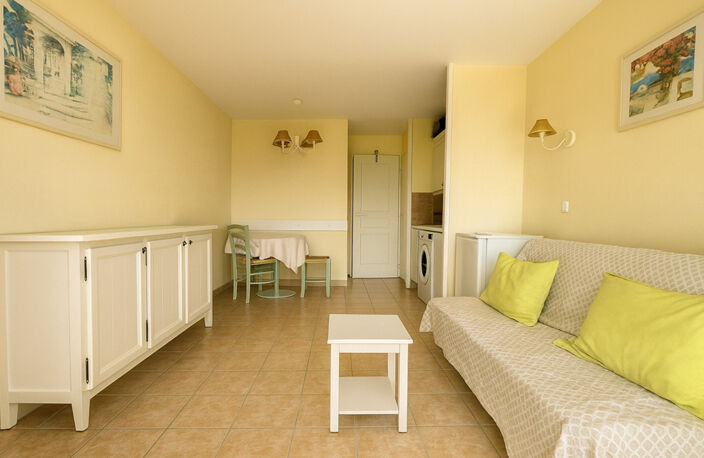 À VENDRE APPARTEMENT T2 VUE MER ET TERRASSE PLACE DE PARKING PRIVATIVE PISCINE, AUX ISSAMBRES — photo 5