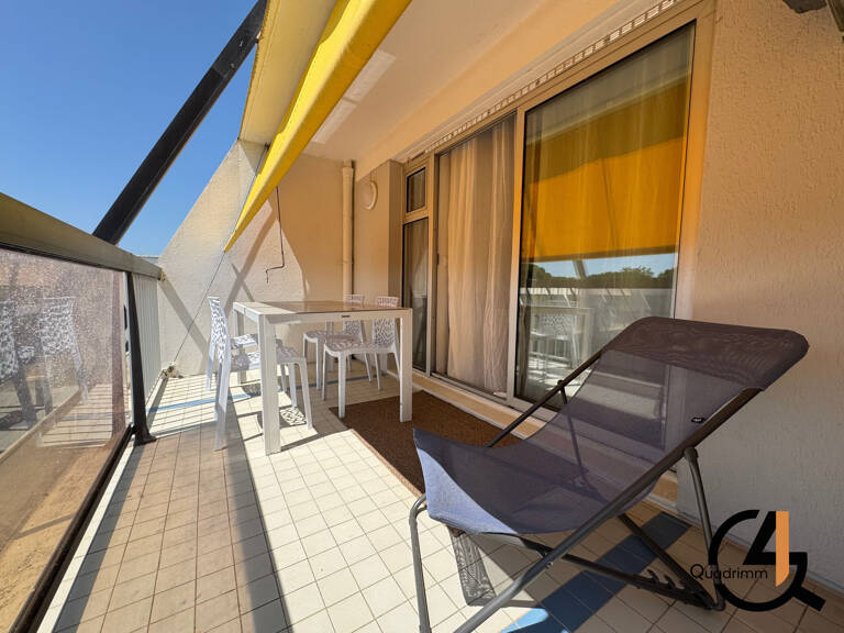 Studio avec cabine fermée, terrasse et parking — photo 1