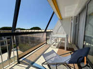 Studio avec cabine fermée, terrasse et parking — photo 2