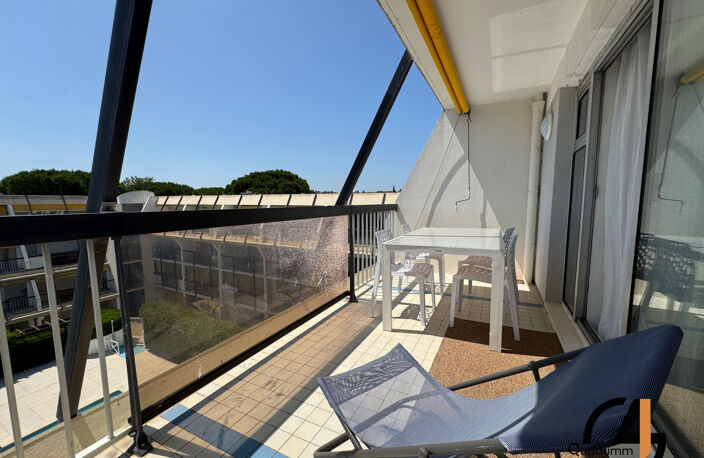 Studio avec cabine fermée, terrasse et parking — photo 2