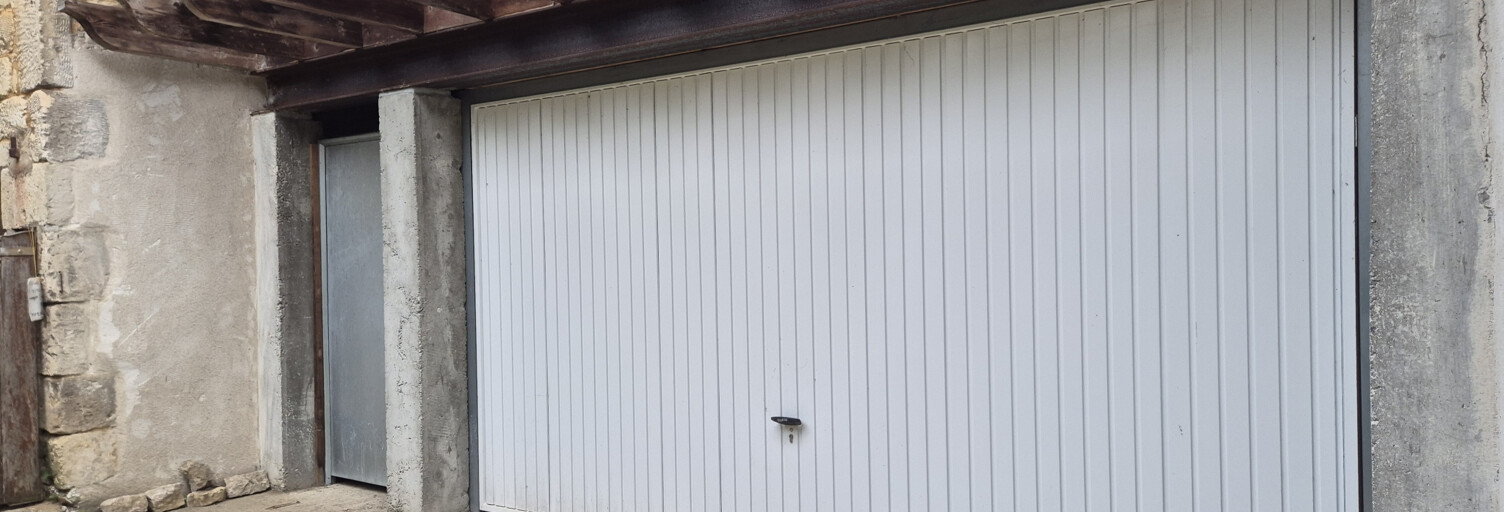 Garage  30 m² à vendre à Ruffec (16700)