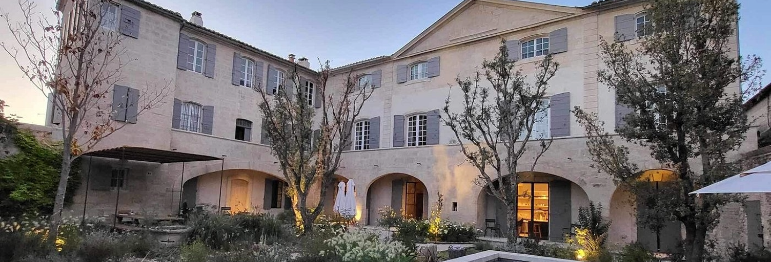 Maison 20 Pièces 1167 m² à vendre à Arles (13200)