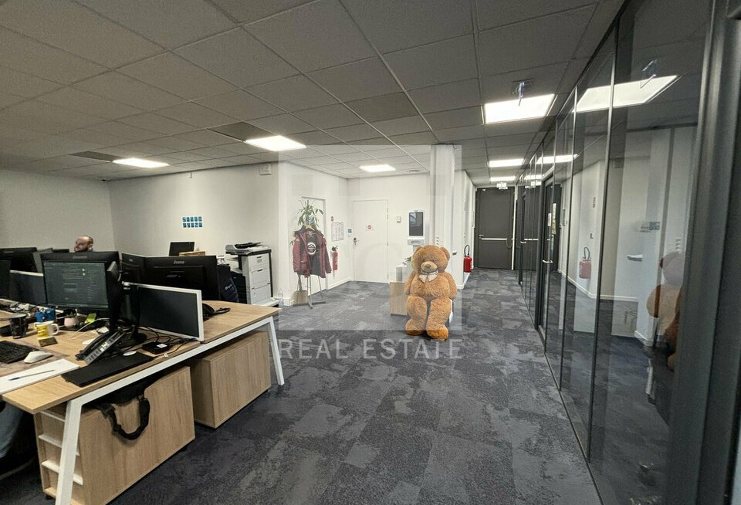 BUREAUX à LOUER — photo 1