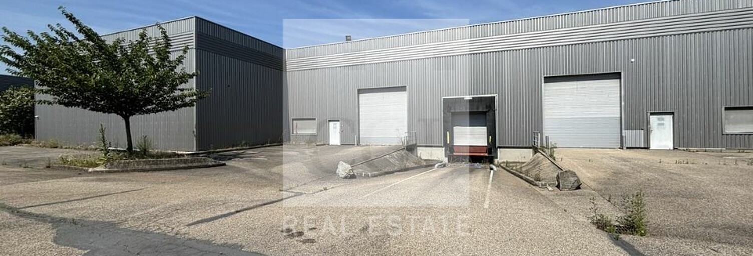 Commerce  3510 m² à louer à Saint-Priest (69800)