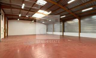 Commerce  744 m² à louer à Vénissieux (69200)