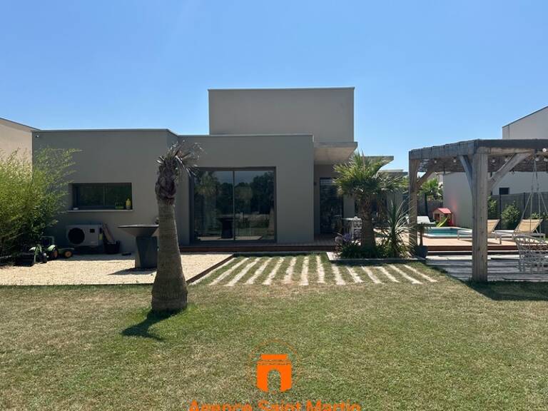 Villa — photo 1