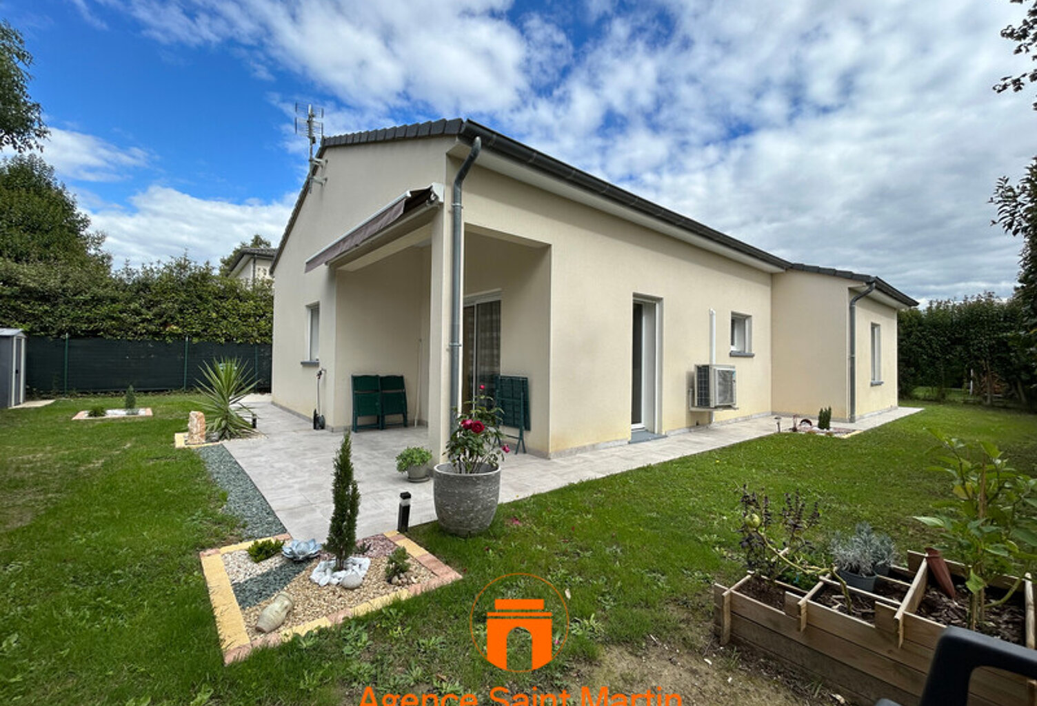 Villa — photo 1