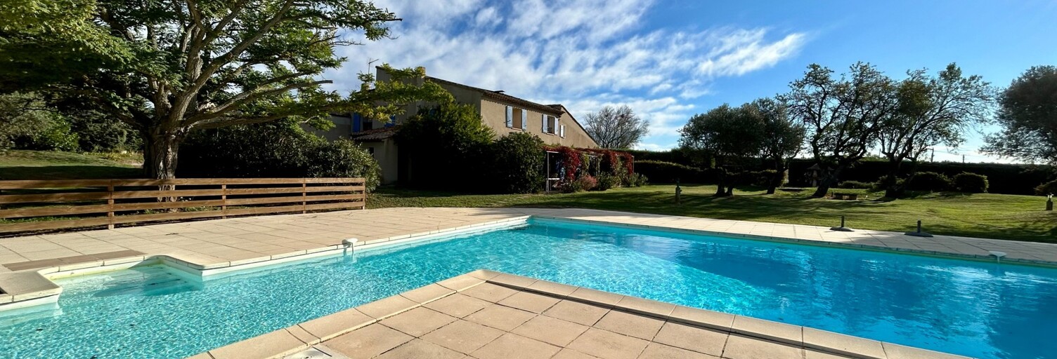 Maison 15 Pièces 368 m² à vendre à Cucuron (84160)