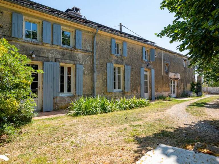 Charentaise de 7 pièces principales — photo 1