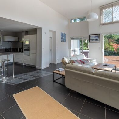 Maison 6 pièces 885700 €