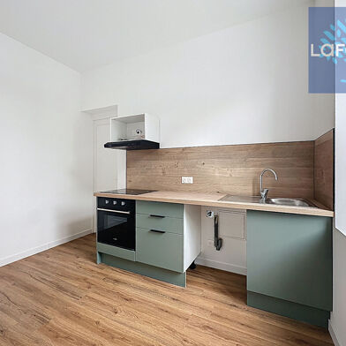 Maison 5 pièces 890 €