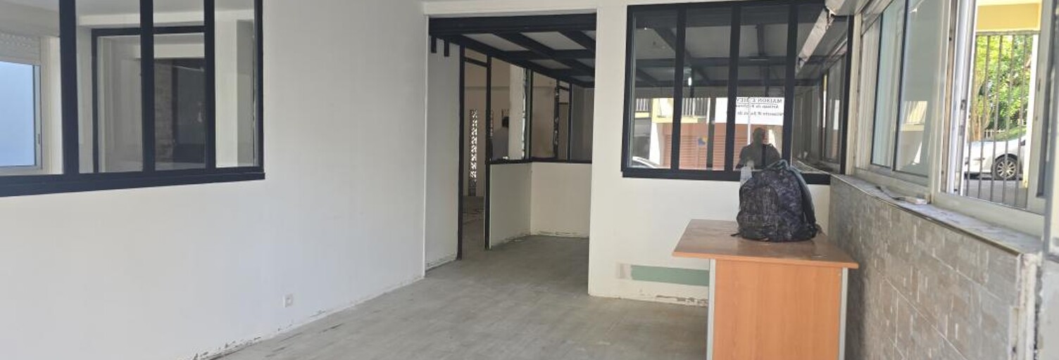 Commerce  140 m² à louer à Le Tampon (97430)