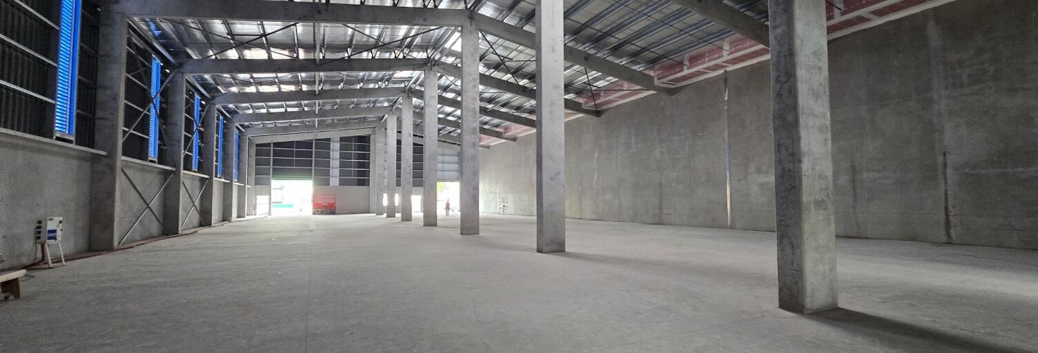 Local industriel  1821 m² à louer à Le Port (97420)