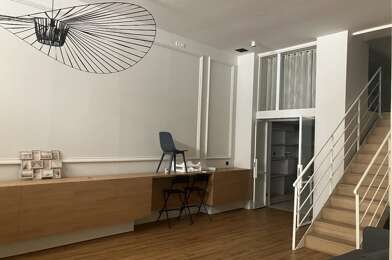 Commerce  374400 €