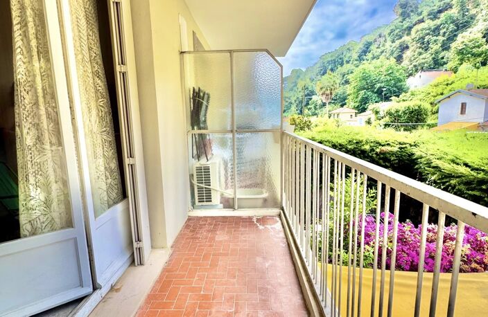 FABRON NICE OUEST — 3 PIÈCES TRAVERSANT 63m² AVEC TERRASSE, BALCON, PARKING ET IMMEUBLE RÉNOVÉ — photo 2